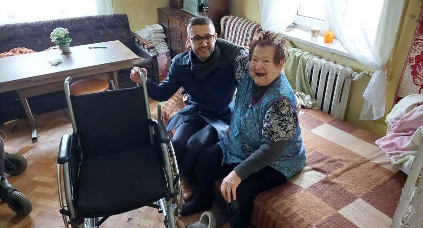 Gmina Rybno: Sprzęt medyczno-rehabilitacyjny trafił do potrzebujących mieszkańców, wkrótce dotrze kolejny