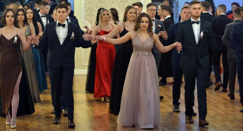 Studniówka Osiemdziesiątki cz.2 czyli techno-polonez, czirliderzy oraz Dirty Dancing [FOTOREPORTAŻ]