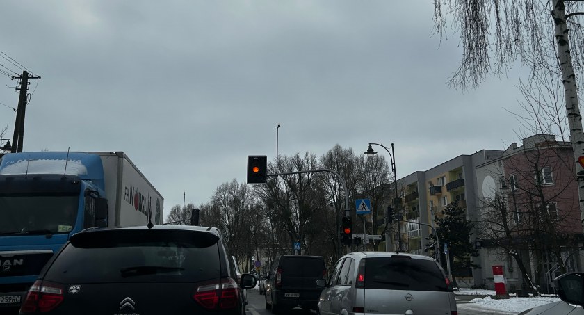 Skrzyżowanie Warszawskiej i 600-lecia - uwaga kierowcy 