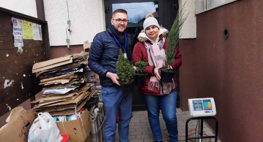  Wójt Damian Jaworski zaprasza do wzięcia udziału w akcji „Oddaj makulaturę - wspieraj naturę”, będą czekały drzewka 