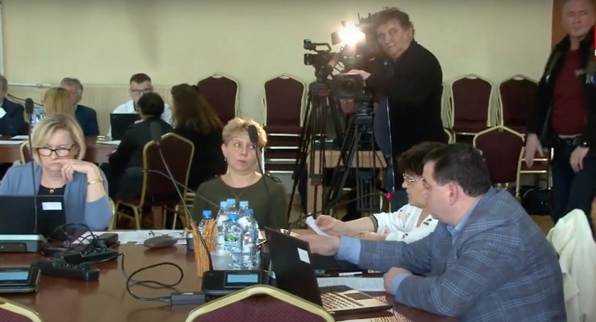 Telewizja Polska na sesji Rady Powiatu w Sochaczewie - dlaczego? 