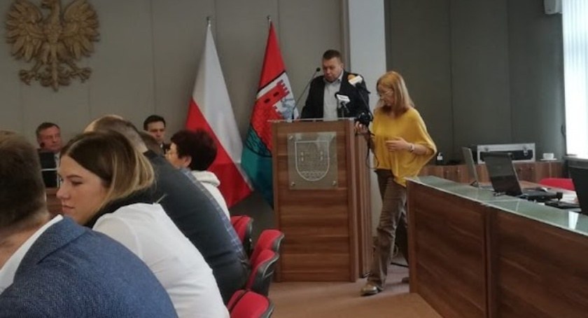 Protest przeciwko wciąganiu Rady Miasta Sochaczew w kampanię wyborczą PiS
