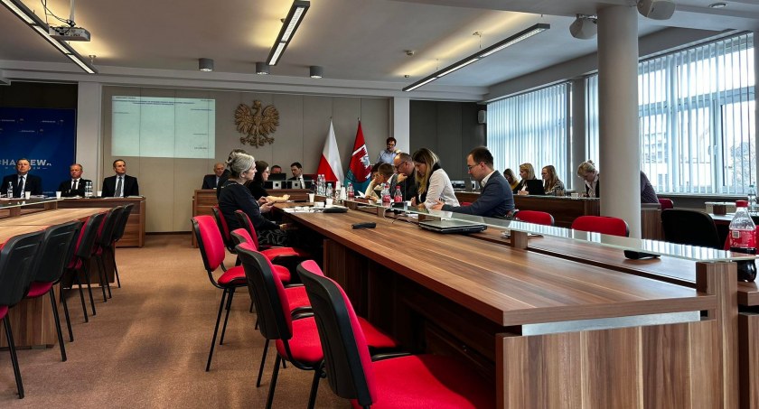 Radni miejscy wychodzą z sesji - zaskakujące zdarzenie podczas obrad [WIDEO]