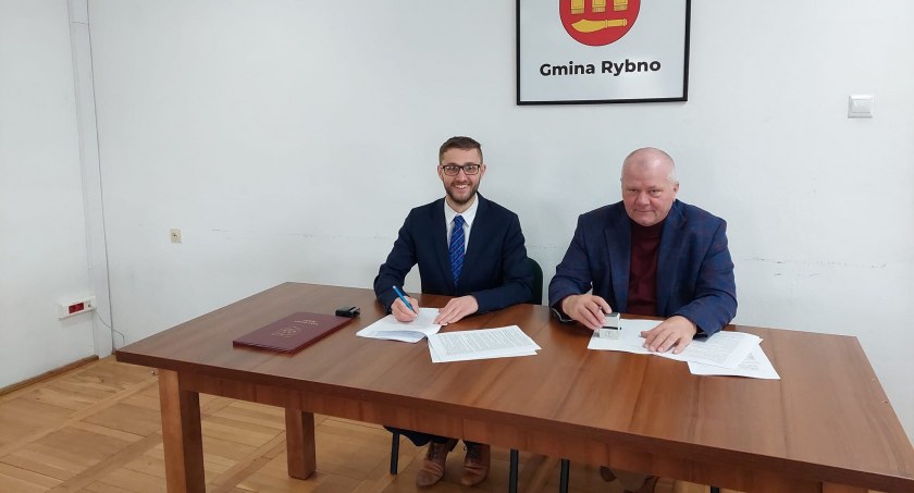 Gmina Rybno: Powstanie 6,5 km nowych asfaltowych dróg gminnych, umowa z wykonawcą podpisana