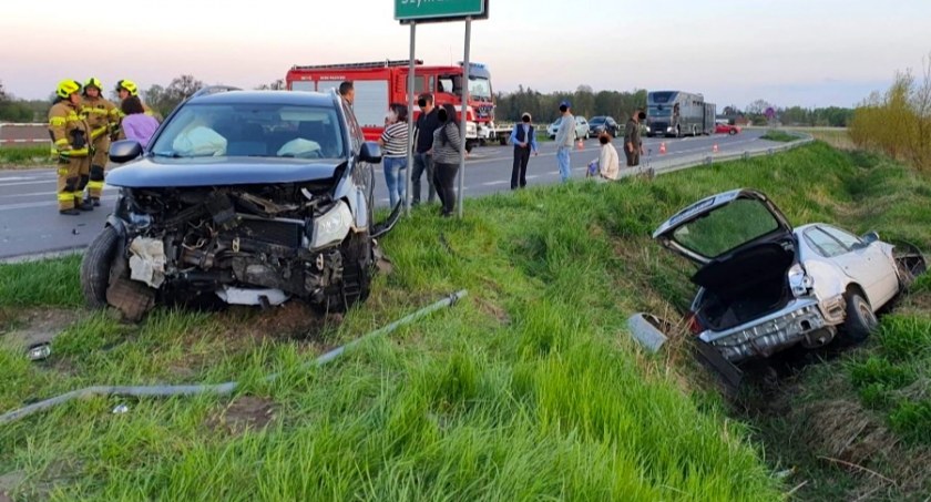 Wypadek w Szymanowie - zderzenie dwóch pojazdów [FOTO]