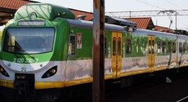 Pasażerowie Kolei Mazowieckich - walka o powrót do domów 