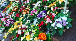 Ceny zniczy i kwiatów na Wszystkich Świętych w Sochaczewie. Sprawdź, ile trzeba wydać