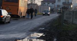 W Kozłowie czekają na chodnik