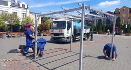 Sochaczewski Plac Kościuszki spowiła mgiełka