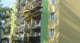 Koniec udręki mieszkańców bloku spiętego klamrami