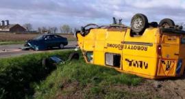 Wypadek busa w Szymanowie: 5 osób w szpitalu