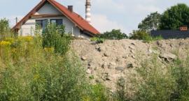 Zagrożona skarpa na Kolejowej – samowolka może uaktywnić osuwisko