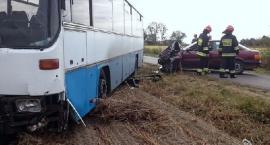 Zderzenie z autokarem przewożącym dzieci – sprawca miał zakaz prowadzenia pojazdów