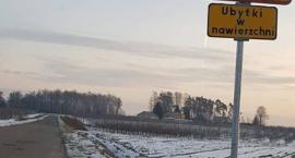 Stawiają znaki a dziury coraz większe – można uszkodzić auto 