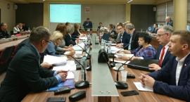 Zakaz ograniczania swobody radnego w wykonywaniu jego mandatu - ustawa o samorządzie gminnym
