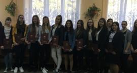 Stypendyści Starosty Sochaczewskiego z Iwaszkiewicza