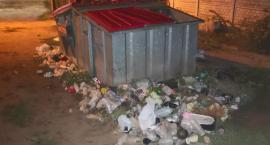 Śmieci obok kontenerów - częsty widok w Sochaczewie