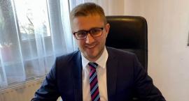 Wójt Damian Jaworski wraz z GBP w Rybnie zaprasza na koncert pieśni patriotycznych
