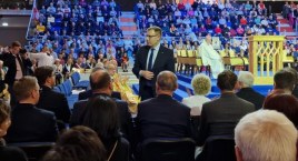 Maciej Małecki - poseł ziemi sochaczewskiej dziękuje podczas uroczystości 