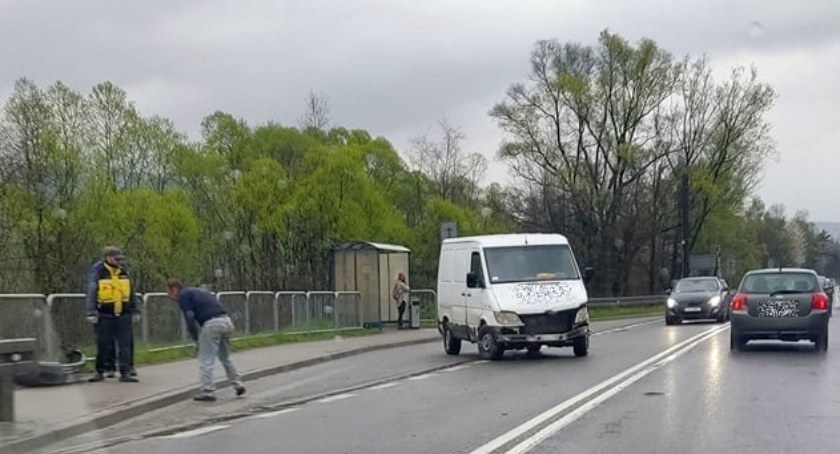 Zembrzyce: Poranna kolizja przy przystanku kolejowym