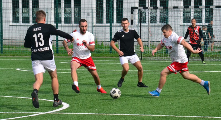 Bez niespodzianek, no może z jedną malutką  