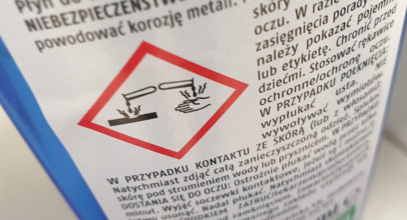 Konsekwencje stosowania nieodpowiednich środków czyszczących w warunkach profesjonalnych