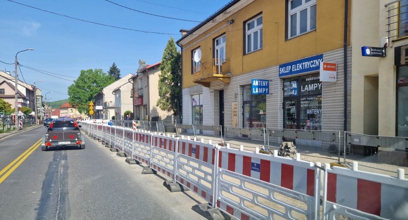 Płynniejszy ruch w Makowie Podhalańskim… dzięki remontowi drogi K28