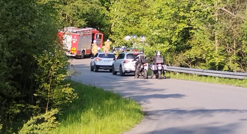 (AKTUALIZACJA) Groźny wypadek motocyklisty na Przysłopiu
