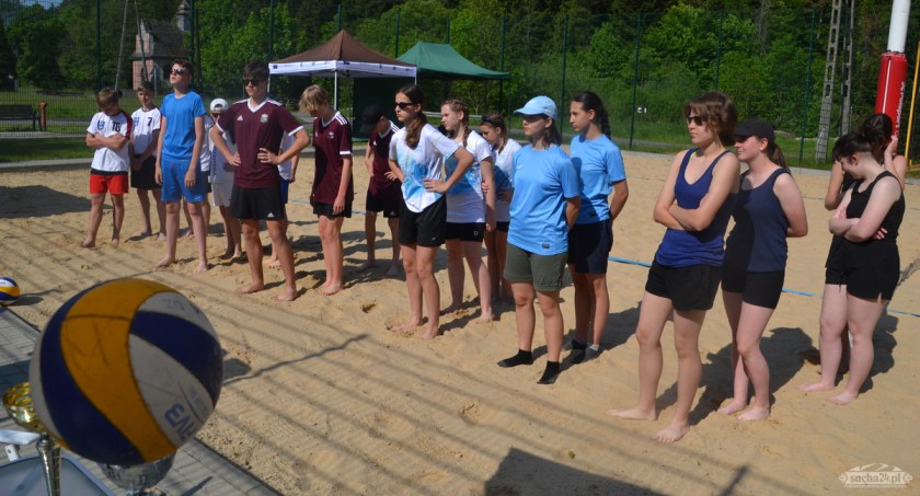 Dziewczyny z Zawoi i chłopcy z Bystrej Podhalańskiej triumfują w siatkówce plażowej