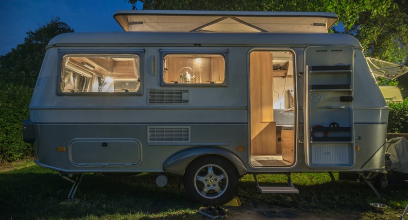 Nowoczesny caravaning – popularna forma turystyki niemal dla każdego
