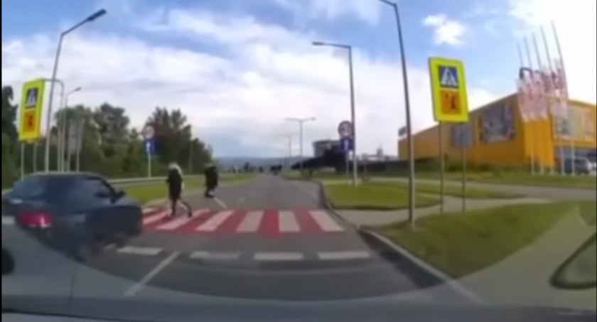 Potrącenie trzech młodych mężczyzn - nagranie wideo!!