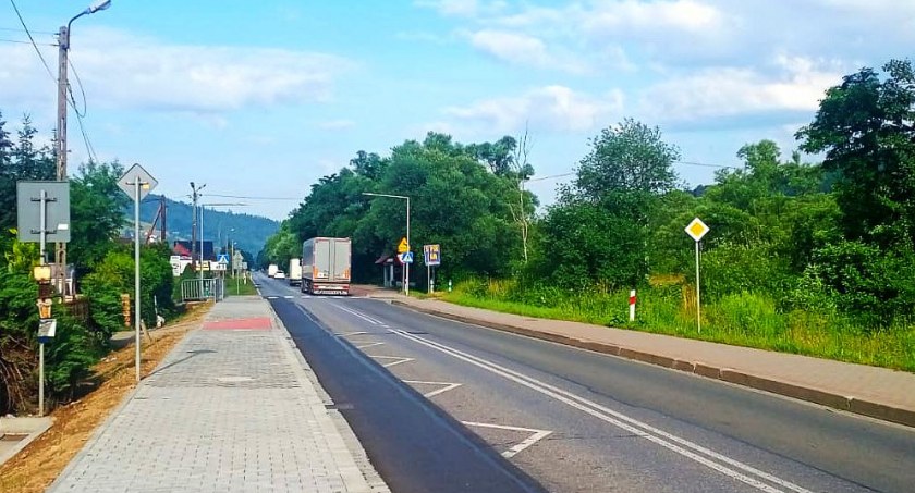 Budzów: Nowe przejście dla pieszych i chodnik już gotowe 