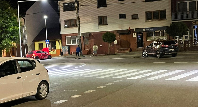 Jordanów: Nocna kraksa w centrum miasta 