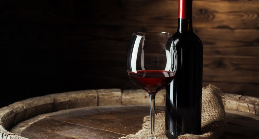 Wino czerwone: Podstawowe informacje dla początkujących - Jak rozpocząć przygodę z czerwonymi winami?