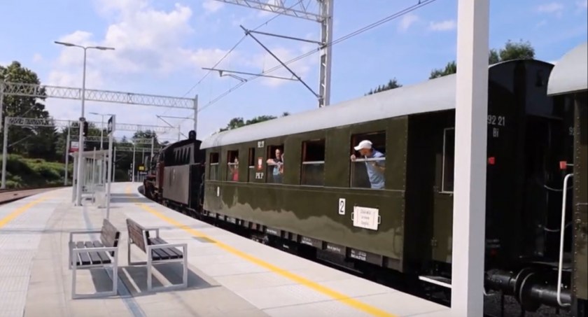 Parowozy znowu jeżdżą po powiecie suskim (video)