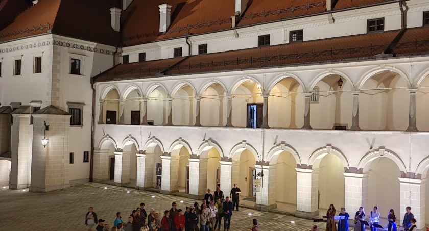 Odkryj tajemnice Zamku Suskiego - Zapraszamy na nocne zwiedzanie!