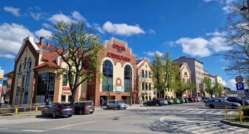 Odwiedziła Galerię Jordanowską. Wyszła bogatsza o 140 tysięcy złotych!