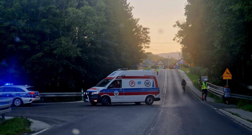 Zawoja: W wypadku na drodze wojewódzkiej ucierpiała pasażerka 