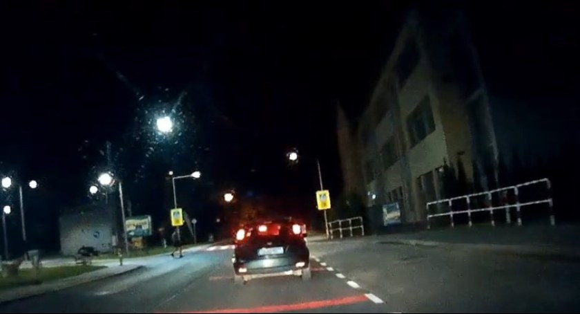 Zawoja: Nocny atak kostką brukową i seria wyzwisk (video)