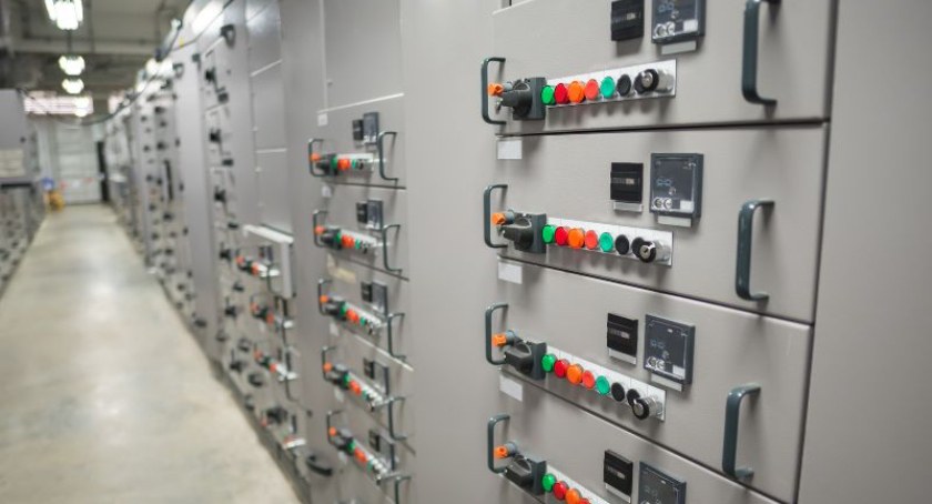 Instalacje elektryczne przemysłowe - gwarancja sprawnej pracy przedsiębiorstwa produkcyjnego