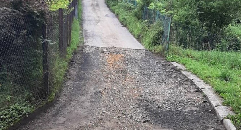 Opoźnienie w pracach na ul. Zasypnickiej – Czytelnik alarmuje, urząd odpowiada