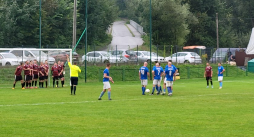 LIGA OKRĘGOWA: Tiki taka Naroża. Babia na zwycięskiej ścieżce. Zimny prysznic Żurawia i koniec świetnej serii