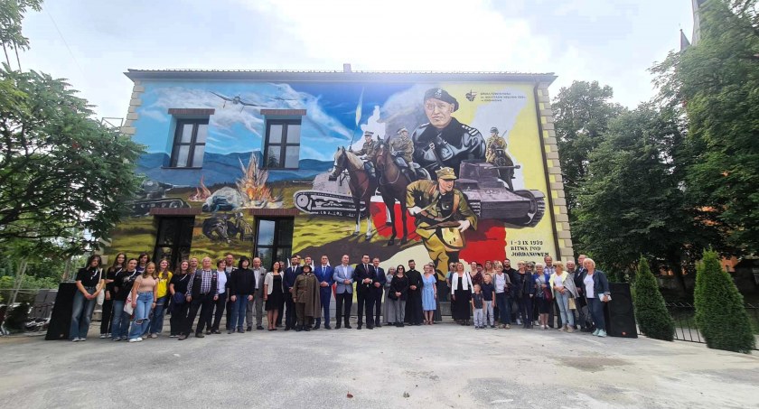 Jordanów świętuje historię: Uroczyste otwarcie muralu upamiętniającego kampanię wrześniową