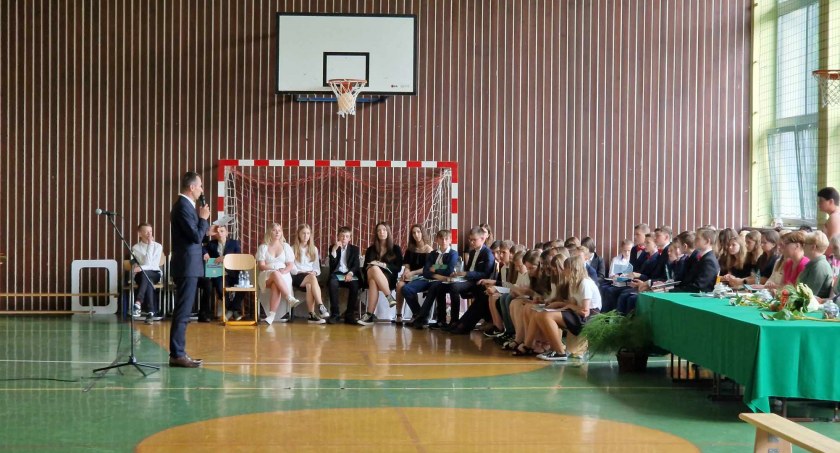 Rok szkolny 2023/24: Kiedy dni wolne i ferie zimowe?