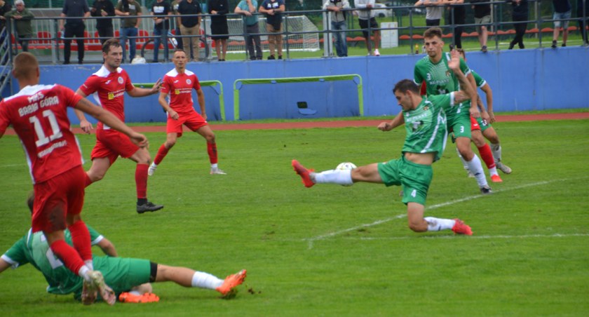 Piłkarski weekend: Hitowe derby w Juszczynie i w Stryszawie. Wiatr niestraszny Jordanowi? Tempa ważny test