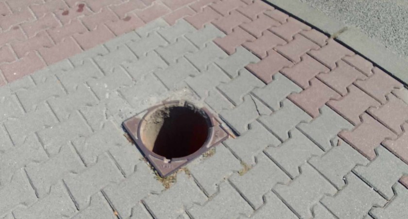 Sucha Beskidzka: Warto patrzeć pod nogi! 