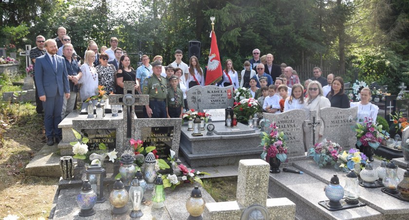 Krzeszów: Uroczystość oznaczenia grobu powstańca śląskiego Józefa Kadeli znakiem pamięci „Tobie Polsko”
