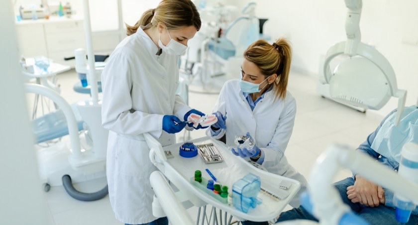 Klinika dentystyczna MMdento - Twój zaufany stomatolog we Wrocławiu gwarantujący profesjonalizm i kompleksową opiekę stomatologiczną.