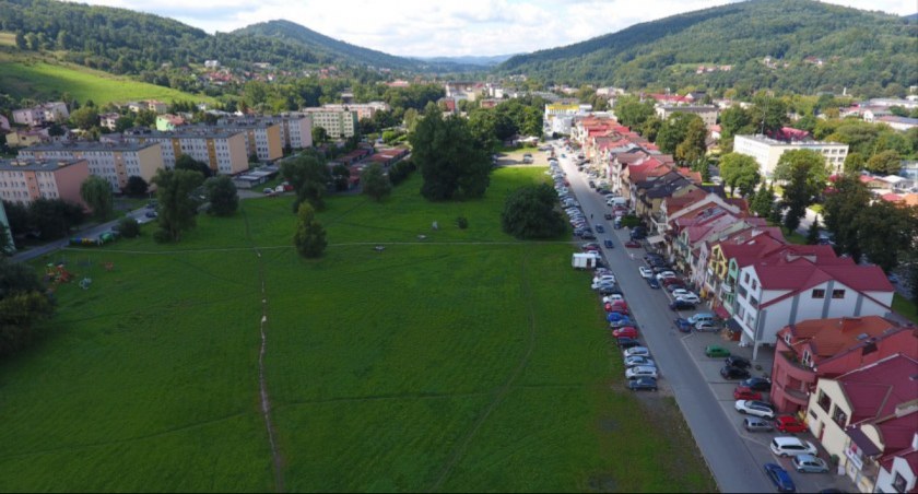 Sucha Beskidzka: Miasto wybuduje domy wielorodzinne! 5 kondygnacji, 100 mieszkań – Czego jeszcze możemy się spodziewać?