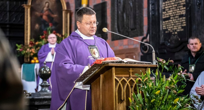 Zmiany w Bystrej Podhalańskiej: Rezygnacja Ks. Byrskiego